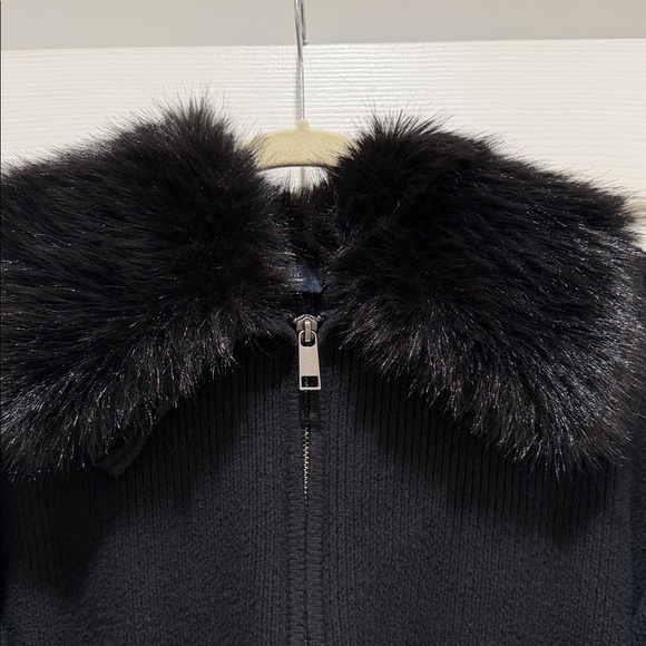 Gap - Picture 2 of 3